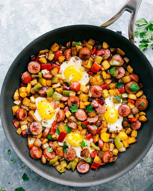 One Skillet Sausage and Veggie Hash