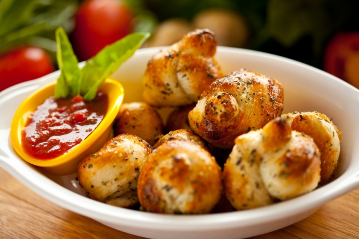 Garlic Knots with Marinara sauce