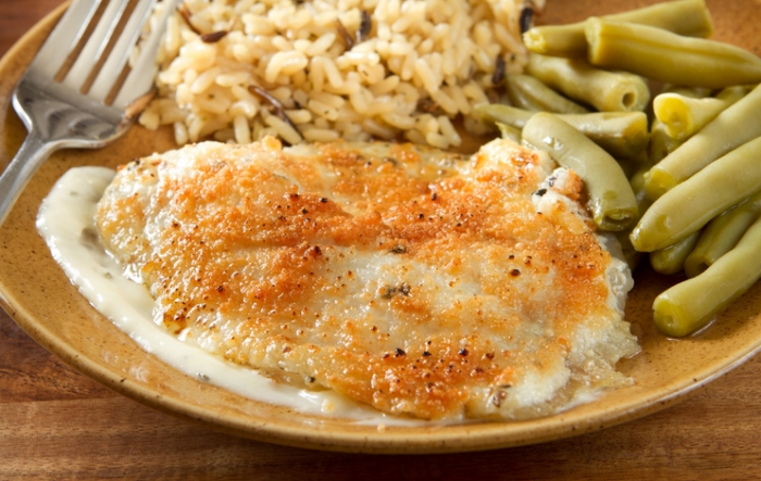 Broiled Parmesan Tilapia tilpia with parmesan sauce, with green beans and rice
